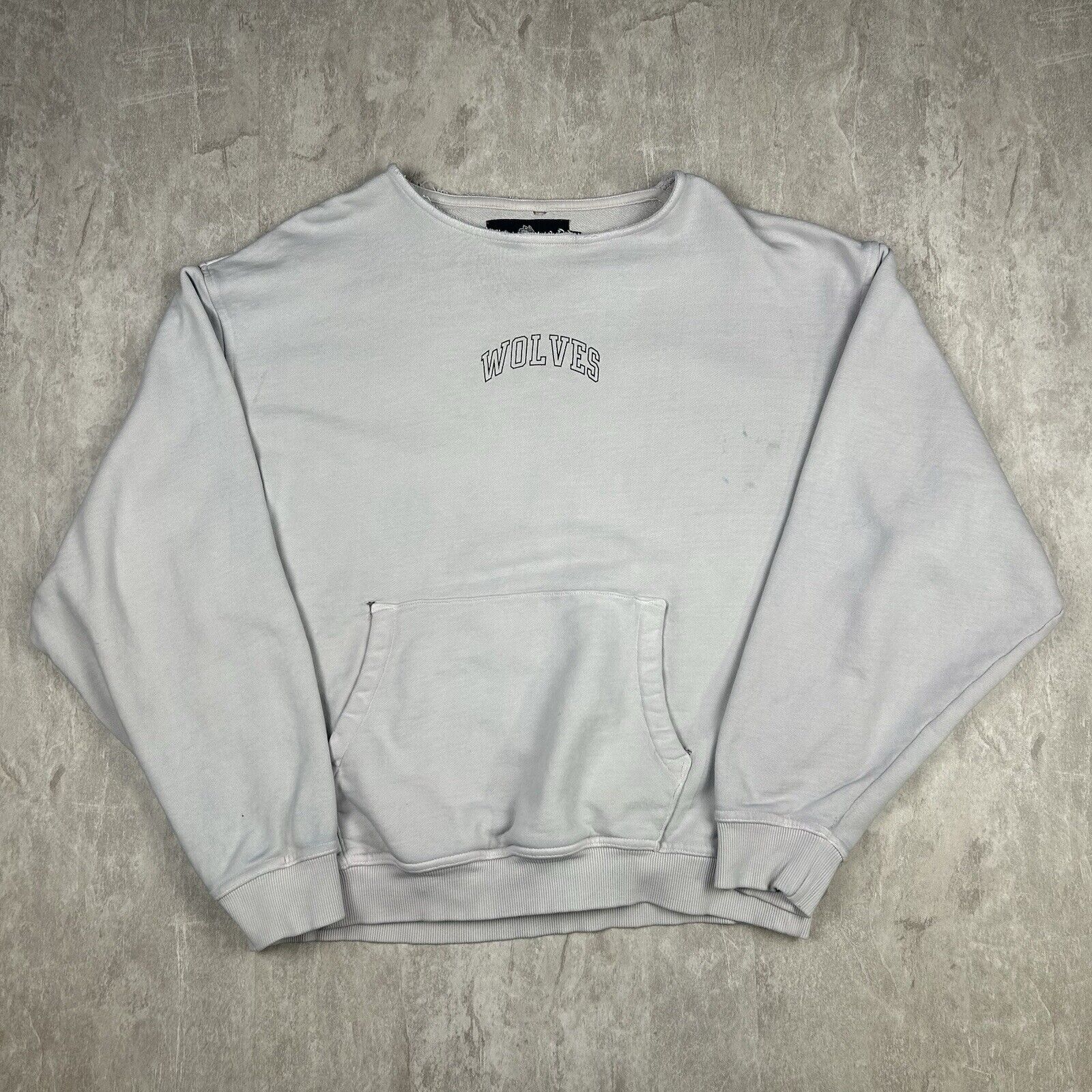 Vintage Wolves deals White Graphic Crewneck Sweatshirt