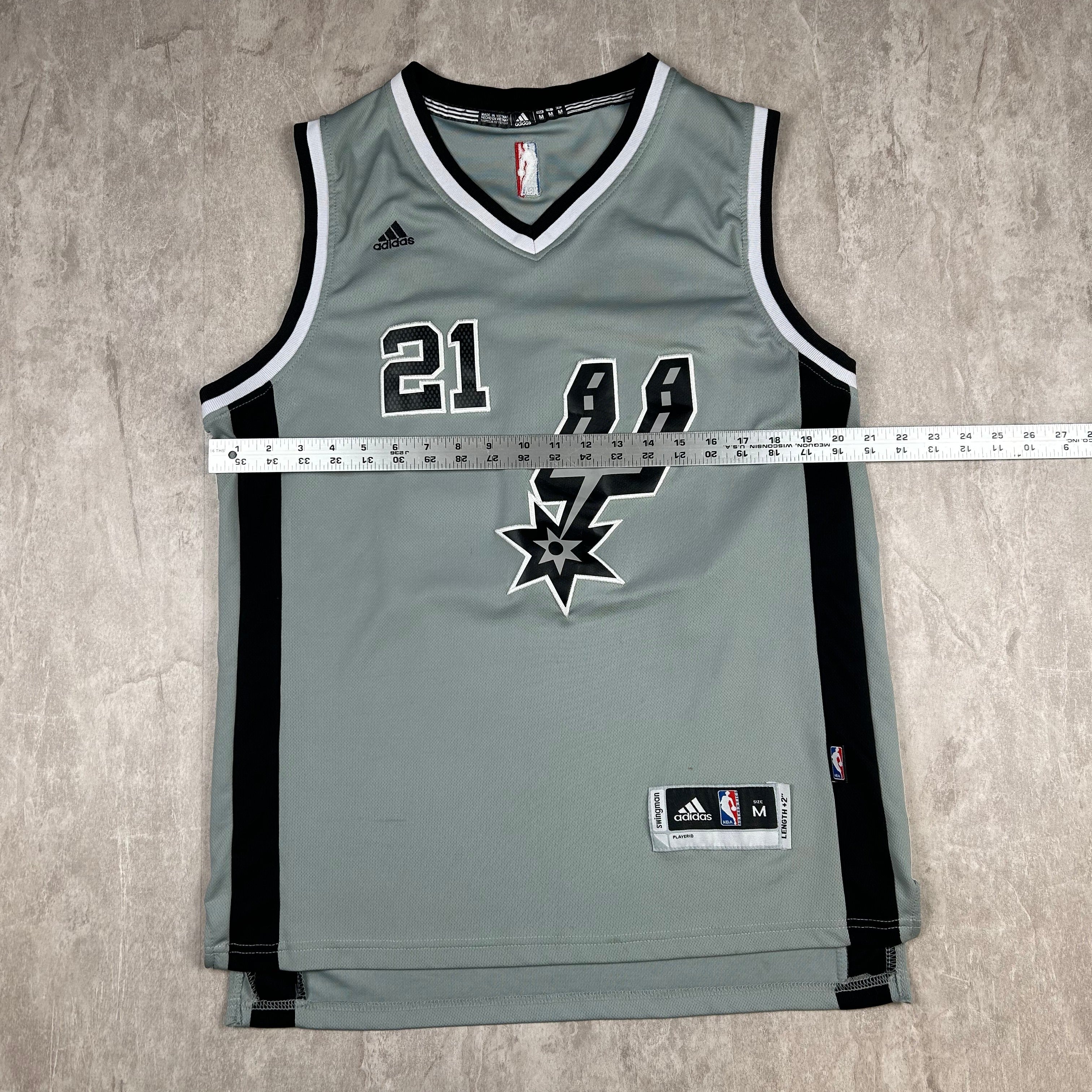 Tim Duncan San Antonio Spurs Jersey 21 Gray NBA Adidas Men s Size M Clyde Vintage Clothing